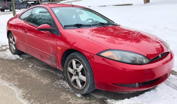 Период на производство: 1989-1997 г., 1999-2002 г.
Mercury Cougar предлага добро преживяване зад волана. Това модел използван за съперничество на Ford Mustang , Chevrolet Camaro и Pontiac Firebird, има дълга история &ndash; от 1967 г. до 2002 г. с кратка пауза през 1998 г. Въпреки че не е толкова успешен като Mustang, моделът е популярен избор за тези, които търсят лукс и преживяване.
Седмото поколение Cougar (1989-1997) идва като купе с избор между V-6 или V-8 двигател. Мощността на двигателя варира между 140 и 210 к.с.
Последното поколение на Cougar излиза между 1999 и 2002 г. Mercury Cougar от 1999 г. се предлага в две версии, чиито двигатели предлагат мощност между 125 и 170 к.с. 
